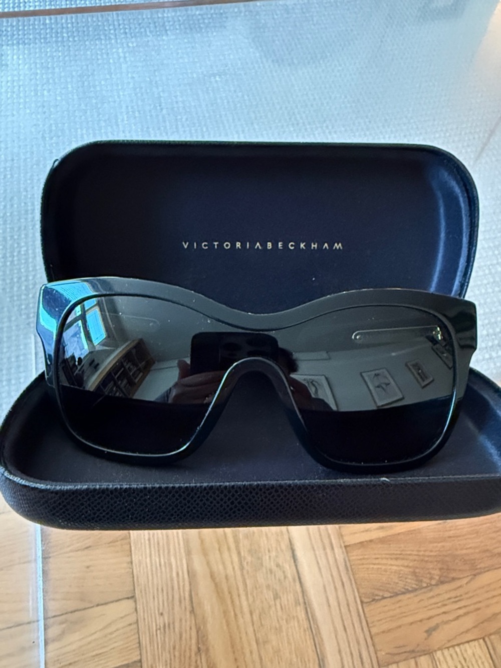 Victoria Beckham Oversized Frame Sunglasses- like new w/ case
